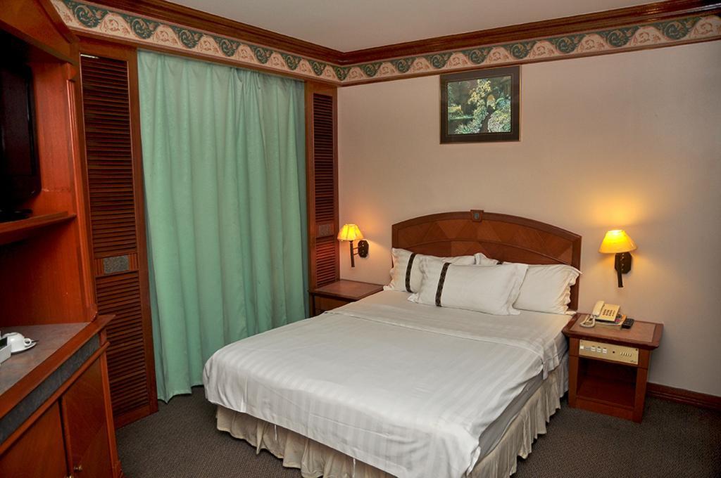 Hotel Deleeton Kota Kinabalu Habitación foto