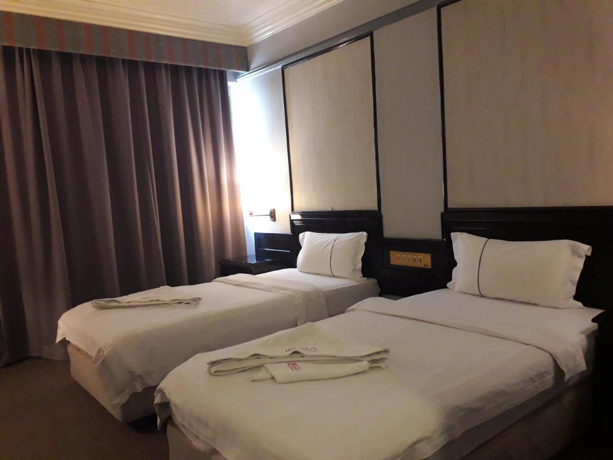 Hotel Deleeton Kota Kinabalu Exterior foto
